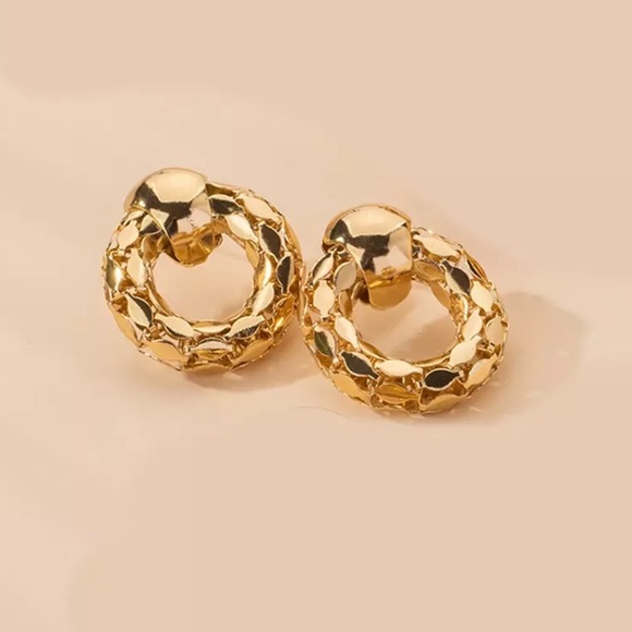 Fashion Gold Tone Circle Earrings - Picture 2 of 5